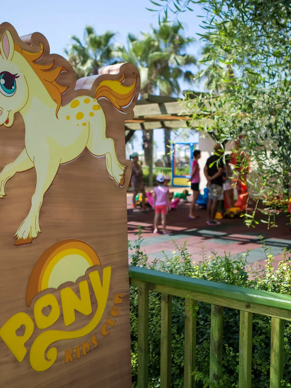 PONY ÇOCUK KULÜBÜ